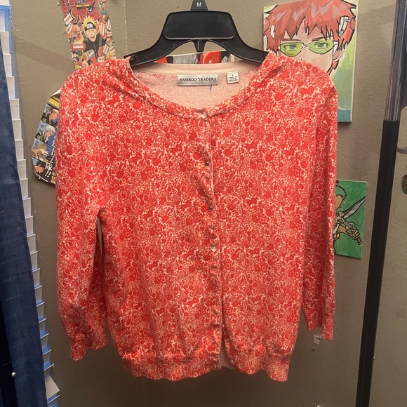 red and white cardigan with flower designs and transparent pearl buttons - Picture 2 of 6